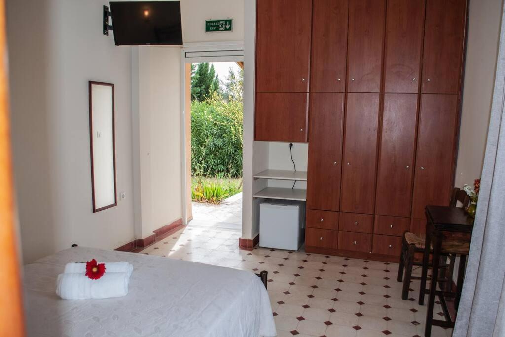 Phyllida Guest House - A2 Zaháro Kültér fotó