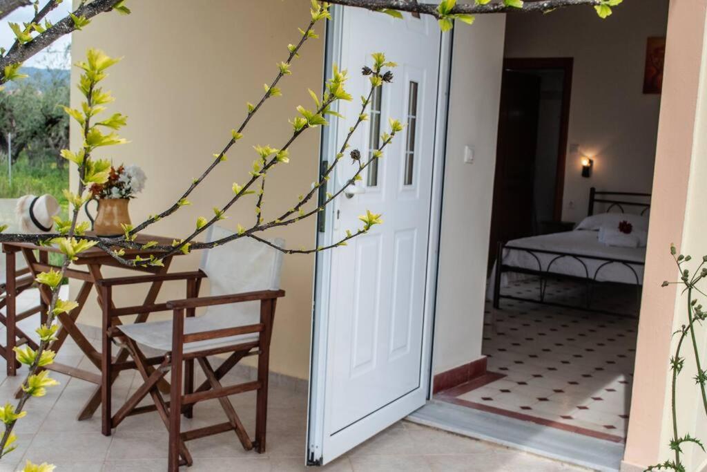 Phyllida Guest House - A2 Zaháro Kültér fotó